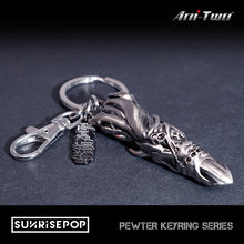 Load image into Gallery viewer, JUJUTSU KAISEN PEWTER KEYRING - SUKUNA FINGER

